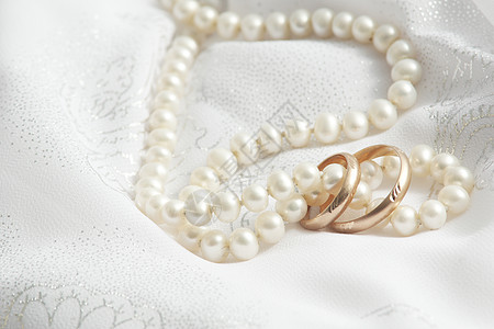 金色珍珠结婚背景 珍珠和婚纱的上衣背景