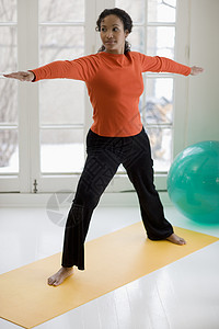 做瑜伽的漂亮黑人女子 锻炼 减肥 冥想 调色 身体图片
