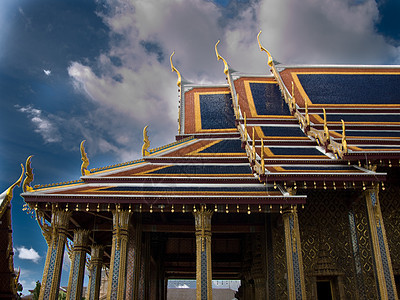 泰国曼谷大宫殿区神庙中的圣殿图片