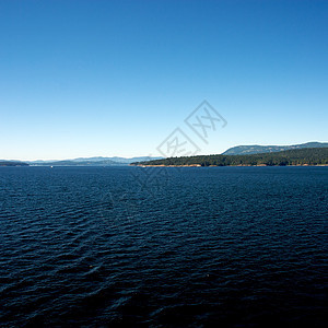从温哥华乘渡轮穿过温哥华群岛到维多利亚 夏天图片