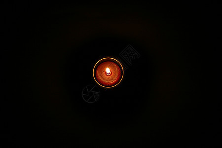 蜡烛灯 朦胧 希望 信仰 黑暗 独自的 孤独 教会 黑暗的背景图片