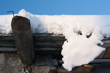 木屋顶 潮雪图片