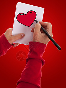 女人画着情人红心图片