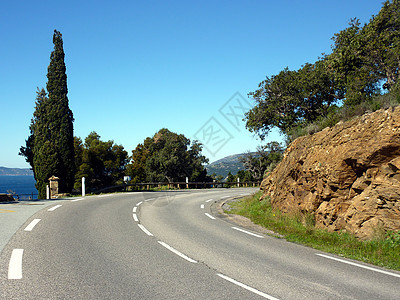 南法国 山路上的公路图片