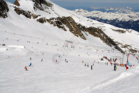 阿尔卑山滑雪度假胜地图片