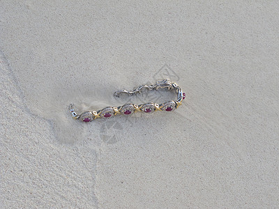 红宝石般海滩美丽的手镯高清图片