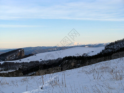 主要高加索山脊 蓝色 斜坡 一个背景 空地 白色的 一道风景 天空图片