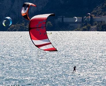 加达湖上的护草 旅行 风景 运动 帆 海滨 意大利语 放松图片