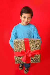 有圣诞礼物的男孩 孩子 天 展示 可爱的 十二月图片