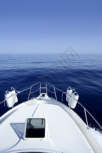 地中海蓝色游艇船上的船舰 鱼 放松 划船 弓图片