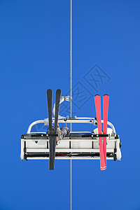 滑雪电梯 假期 滑雪者 滑雪板 活动 蓝色的 女士 体育器材图片