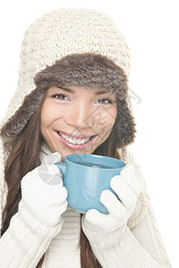冬天微笑的女子喝茶背景图片