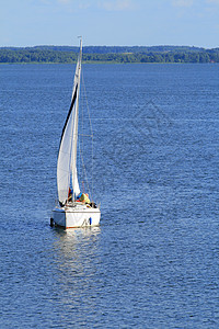 湖和帆船 夏天 晴天 游艇 爱好 波兰 水手图片