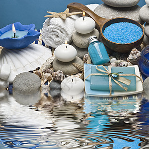 蓝色的垃圾邮件 水 美丽 瓶子 竹子 和谐 平衡 放松图片