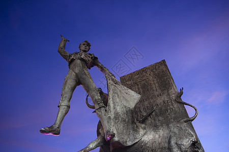 马德里Torros广场纪念碑 天空 地标 雕像图片