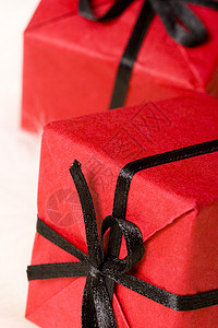红色礼品盒 圣诞节 假期 念日 浪漫 爱 紫色的图片