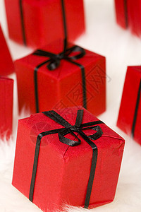 红色礼品盒 红色的 圣诞节 情人节 浪漫 喜悦 紫色的图片