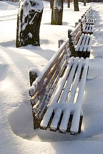 弹道上满是雪图片