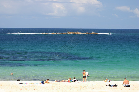 暑暑假 波浪 乐趣 日光浴者 白色的 晒黑 旅游 海岸图片