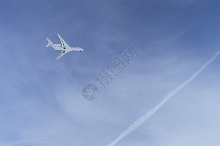 飞机 空气 飞机场 云 翅膀 喷射 高的 商业图片