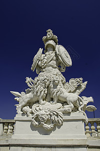 石布龙城堡公园里雕塑的雕像 施特劳斯 哥特 议会 纪念碑图片