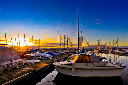 帆船和游艇 旅行 自然 码头 港口 日出 湖 闲暇图片