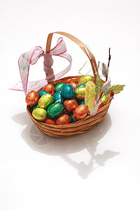 巧克力蛋 一个传统的复活节甜 庆典 品红 吃图片