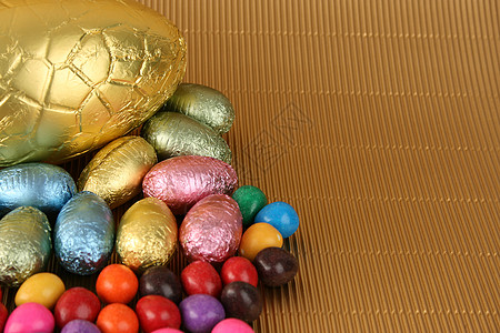 复活鸡蛋 巧克力 紫色的 可口 甜心 传统的 糖果 红色的图片