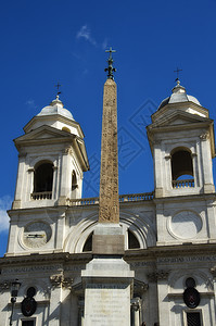 罗马的斯帕尼亚和特里尼塔德蒙蒂广场 方尖碑 雄伟图片