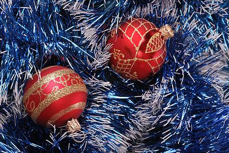 圣诞背景红色玩具 蓬松的 辉光 装饰品 闪光 寒冷的图片
