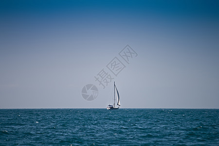 孤单帆帆船图片