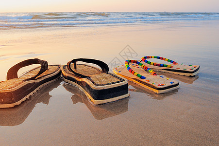 沙滩上的山沙 放松 热带 鞋 温泉 鞋类 水 海滩图片