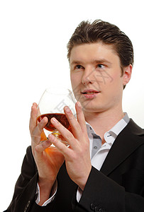 一个拿着一杯白兰地酒的男人的肖像 葡萄酒 衬衫图片