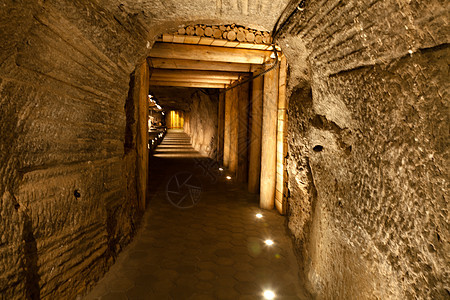 Wieliczka 盐矿 深的 枝形吊灯 波兰 岩石图片