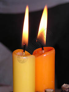 庆典时两支大气蜡烛图片