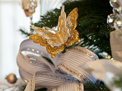 家里装饰的圣诞节树 季节性的 冬天 十二月 季节 庆典 火花图片