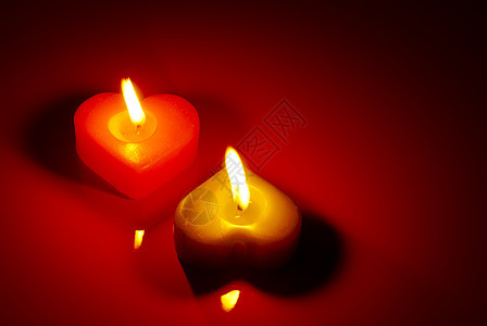 两根燃烧的心形蜡烛 和谐 假期 圣诞节 优雅 季节图片