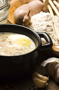波兰传统的复活节白博施特传统 汤 发酵的 辣根图片