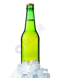 绿色啤酒瓶 白上孤立的冰图片