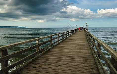 波罗的海桥梁 地平线 宁静 木制的 海的 走 水图片