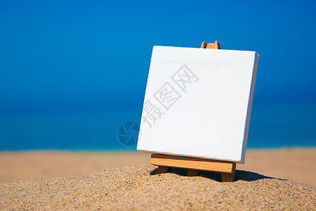 沙滩上的信息板图片