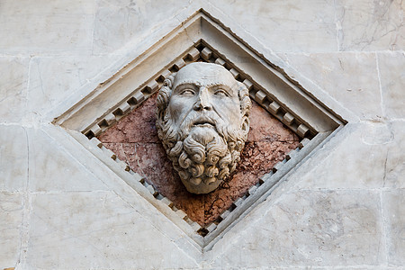 锡耶纳C浸礼会的面孔上雕刻在大理石中的头部图片