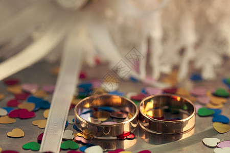 一个背景上的两个结婚戒指 圆圈 首饰 优雅 新娘图片