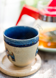 茶杯在桌上 东方 日本人 喷口 非酒精性 壶 茶壶 喝 杯子图片