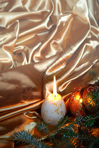 圣诞球 快乐的 快活的 圣诞节 丝带 庆典 金子 黄色的 喜庆的 冷杉图片