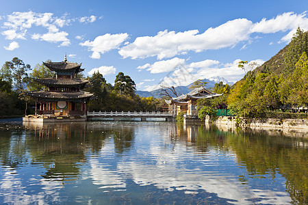 中国的李江老城和玉龙雪山 水池 自然 宽的 文化图片