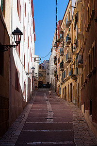 西班牙塔拉戈纳老城 Tarragona 的古老街道图片