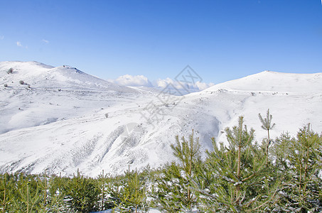 冬季雪山峰图片