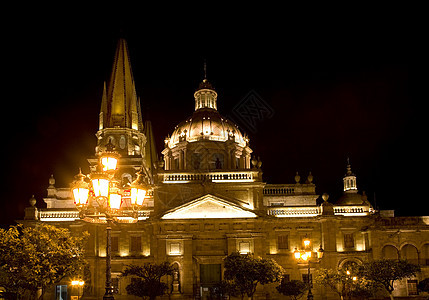 夜间墨西哥瓜达拉哈拉大教堂图片