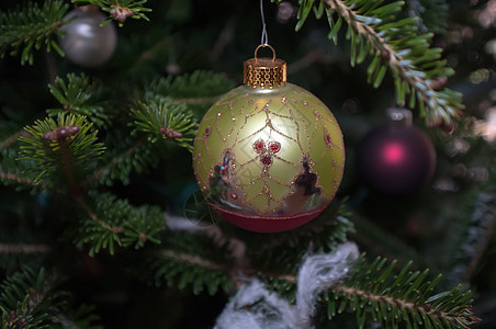 圣诞节树上的圣诞玩具装饰背景图片